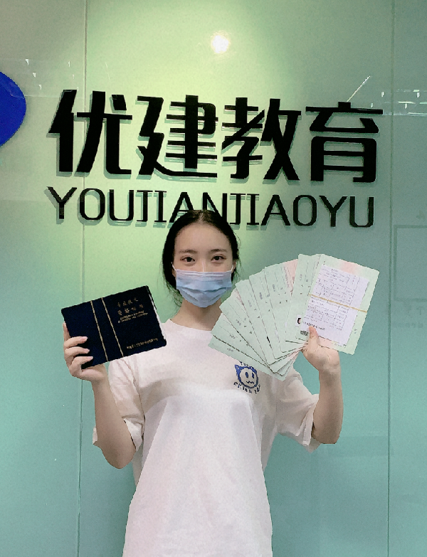 职称证书（点击更多）